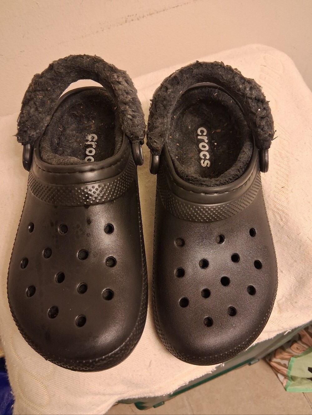 Crocs Womens Classic Lined Clog - Black Size Mens 7, Womens 9 - Picture 14 of 16